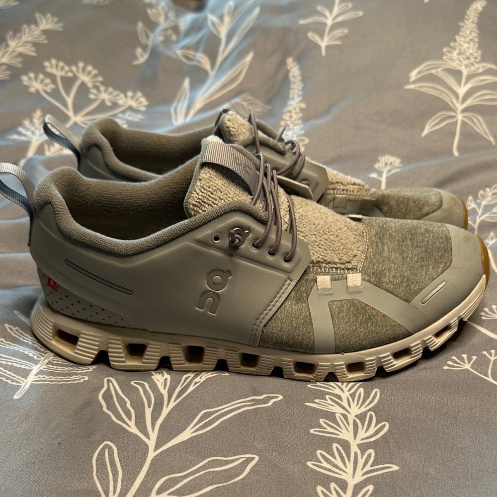 On Running Women’s  Gray Terry Sneakers